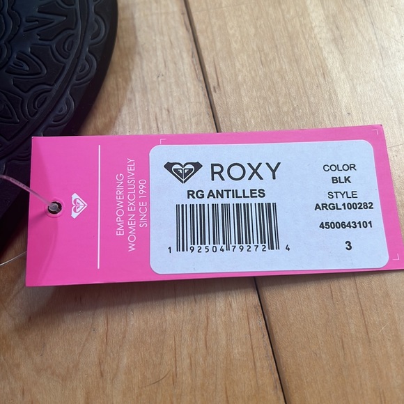 Girls Black Flip Flops - Picture 5 of 6